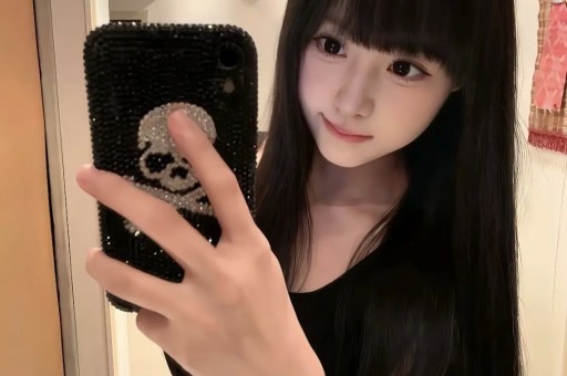 她是B站里的央视女神“黑料”被全网曝光后粉丝却更爱她了？